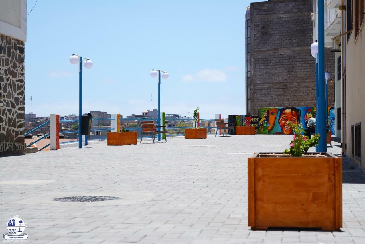 Fully Equipped 3-Bedroom Apt In Downtown Praia Exterior photo